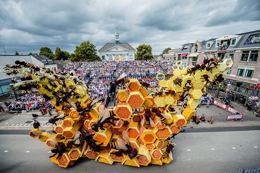 10 гигантских скульптур из цветов на цветочном параде в Нидерландах - 14