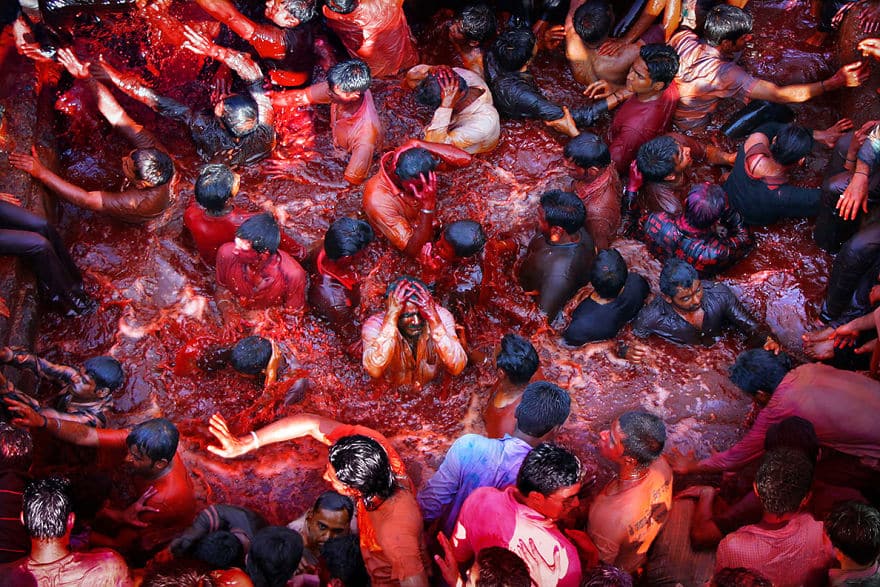 Holi-Celebrations-Hindus-Immersing-Themselves
