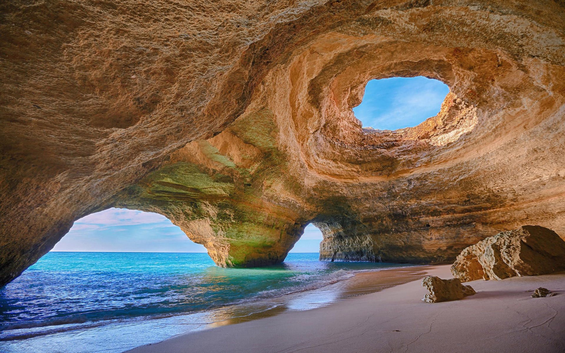 Пещера в Алгарве, Португалия
